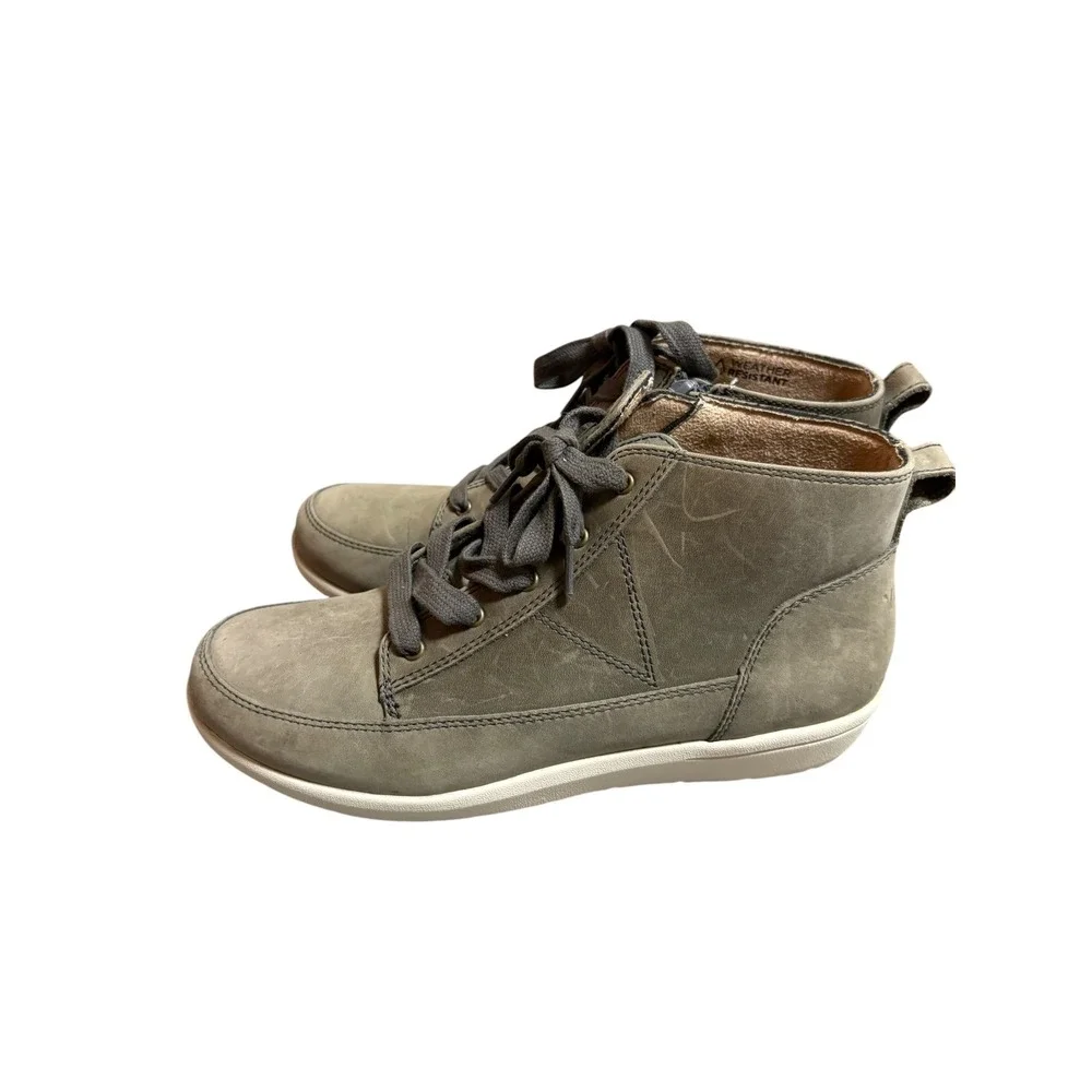 Vionic Shawna Olive Water Resistant Leather Side Zip Lace up Ankle Booties - 7W